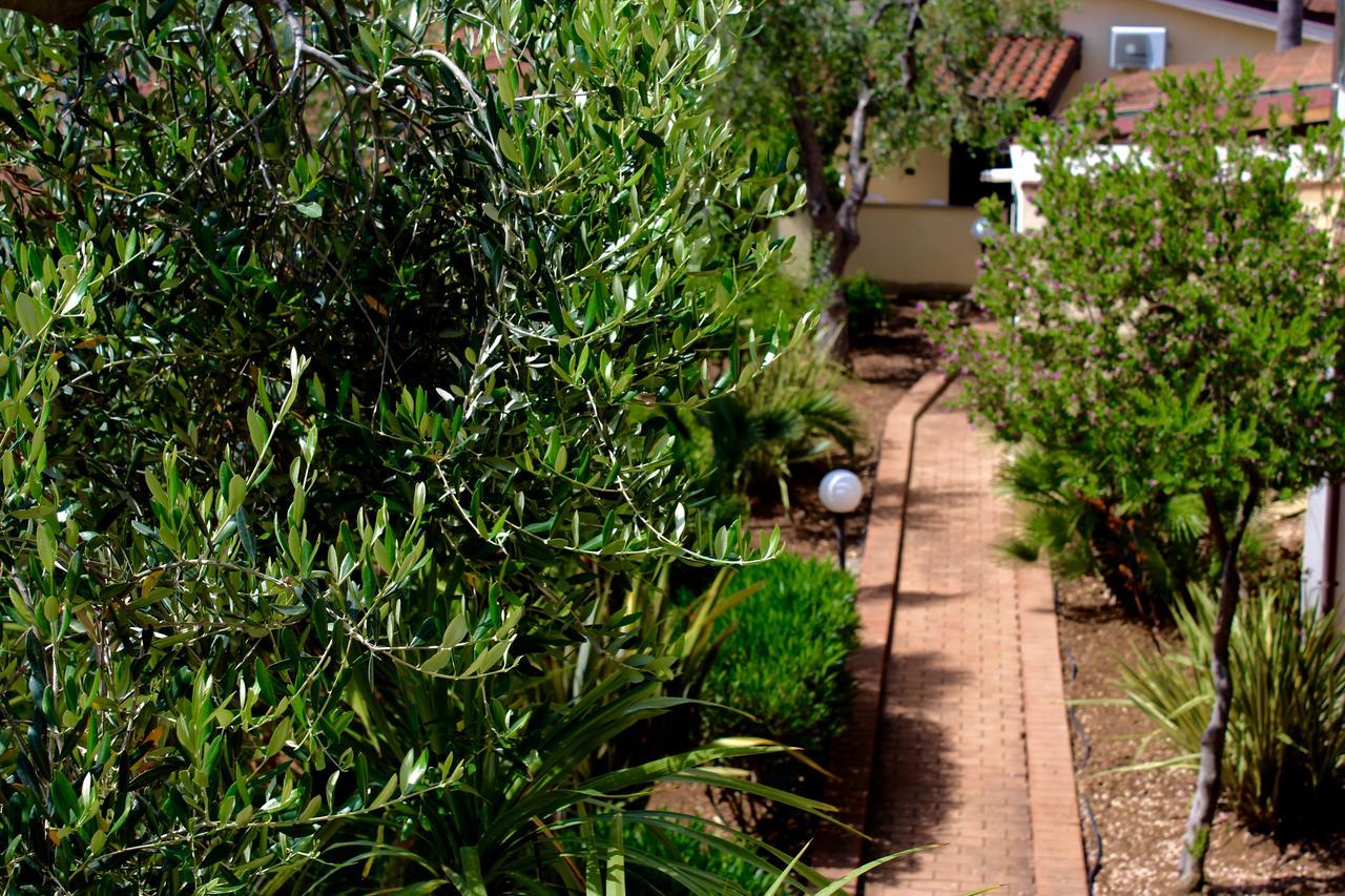 Villaggio Turistico Defensola Vieste Bagian luar foto