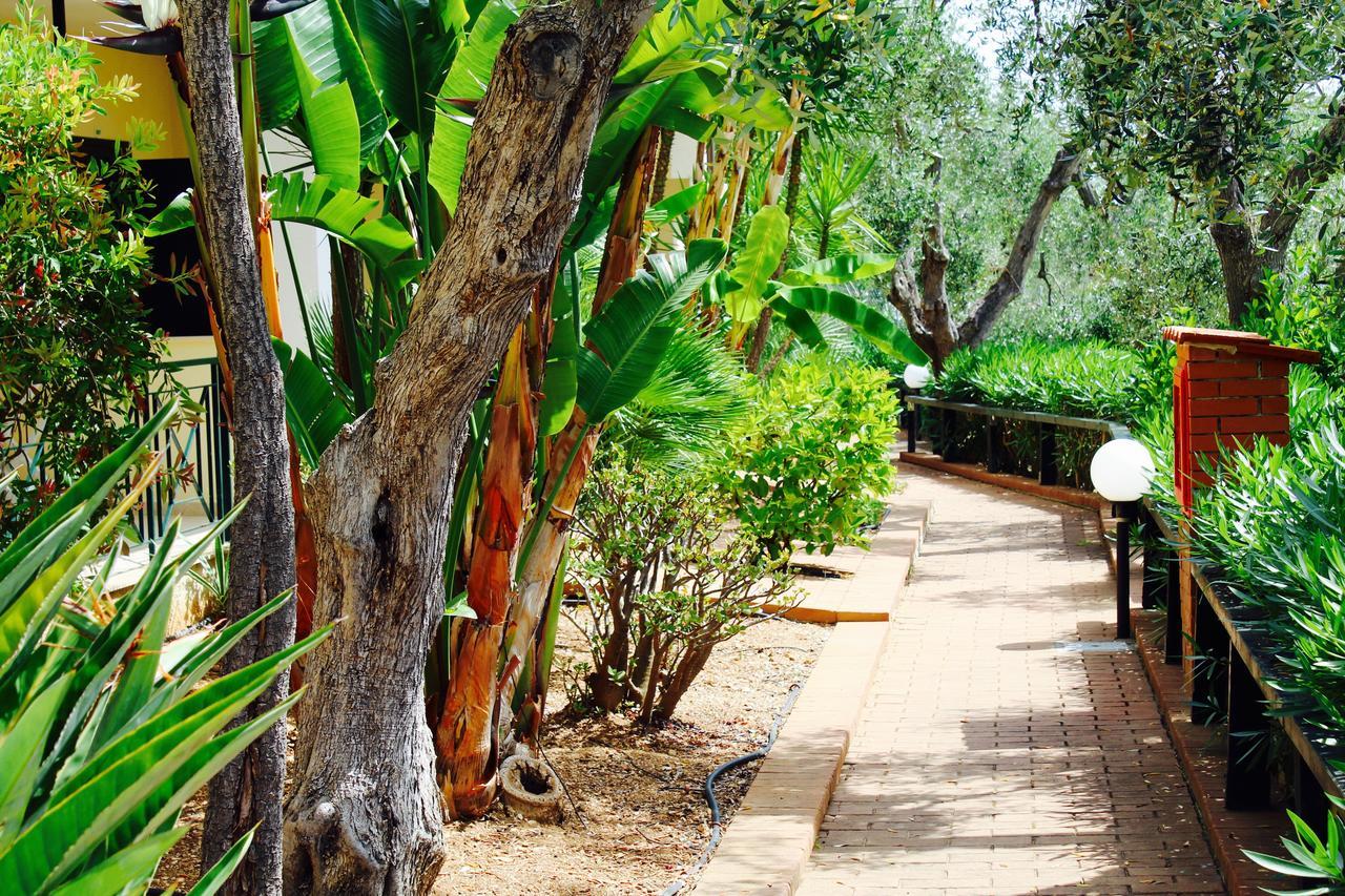 Villaggio Turistico Defensola Vieste Bagian luar foto