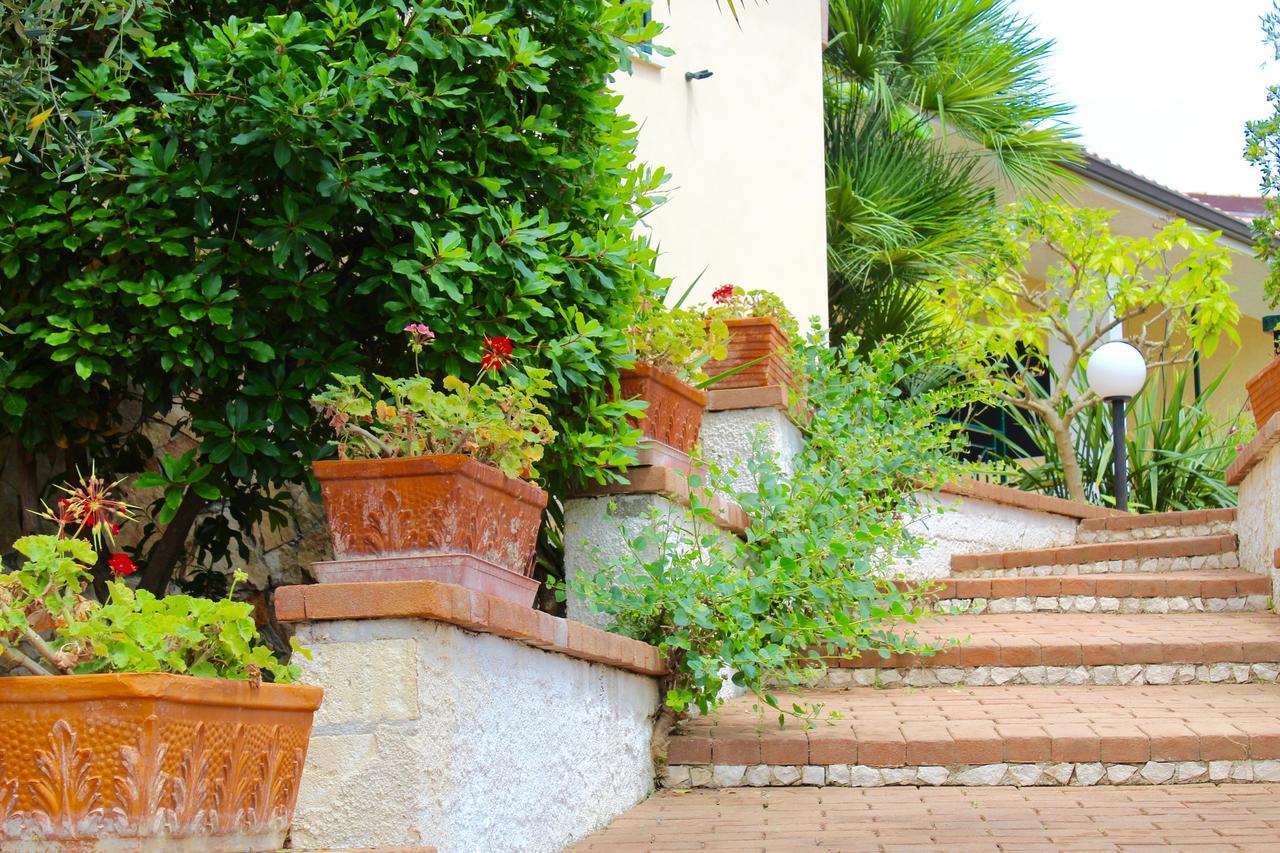 Villaggio Turistico Defensola Vieste Bagian luar foto