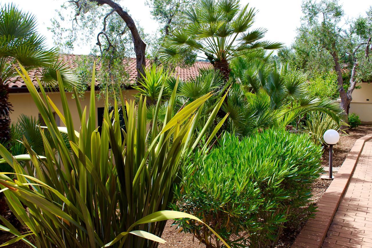 Villaggio Turistico Defensola Vieste Bagian luar foto