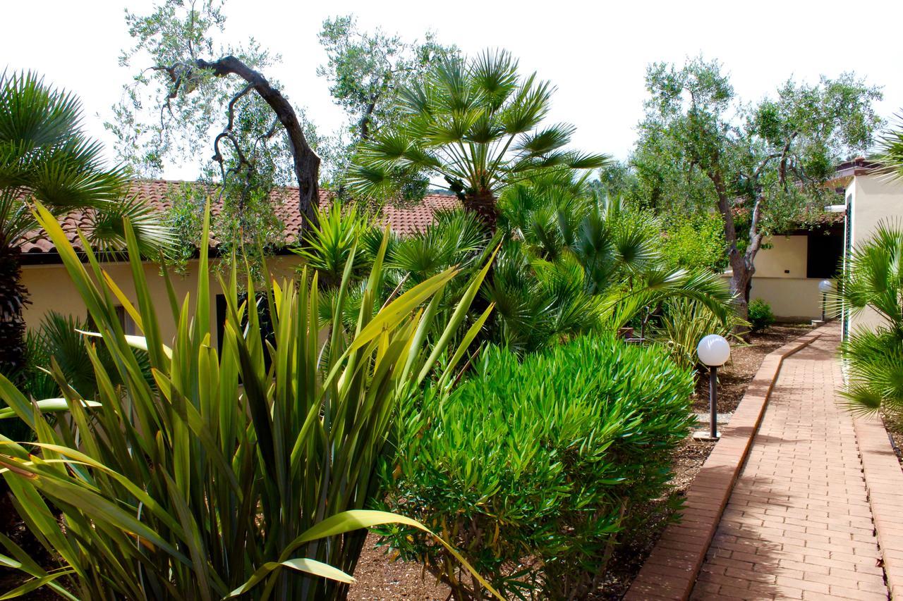 Villaggio Turistico Defensola Vieste Bagian luar foto